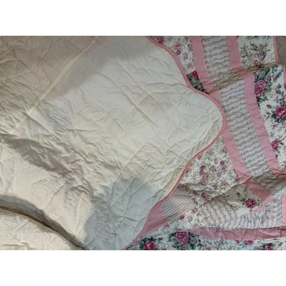 VTG Shabby Chic Cottage Core Quilt 7 Pcs Scallop Floral Patchwork 79x79